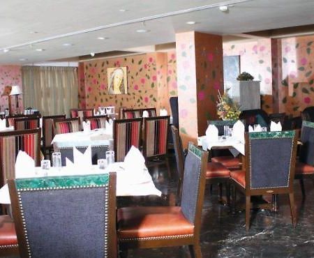 Hotel Gis Select Banjara Hill Hyderabad Exterior foto