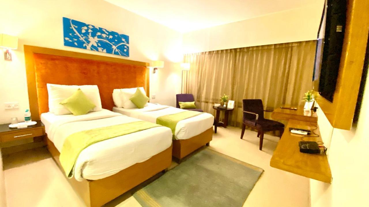 Hotel Gis Select Banjara Hill Hyderabad Exterior foto