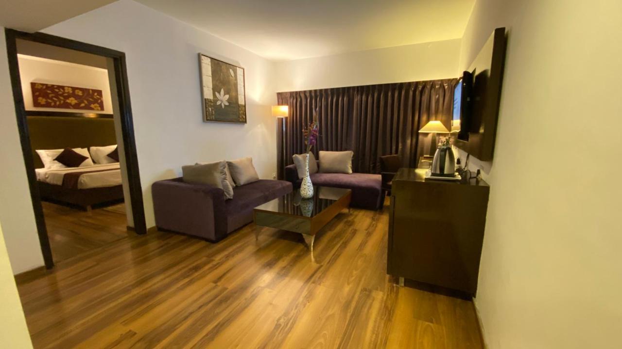 Hotel Gis Select Banjara Hill Hyderabad Exterior foto