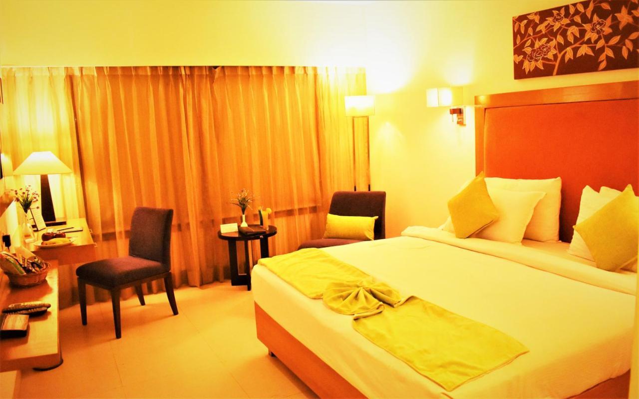 Hotel Gis Select Banjara Hill Hyderabad Exterior foto