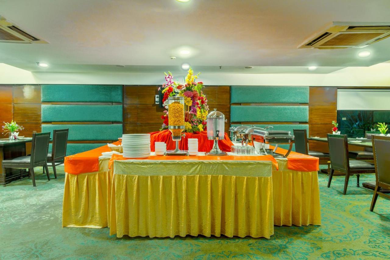 Hotel Gis Select Banjara Hill Hyderabad Exterior foto
