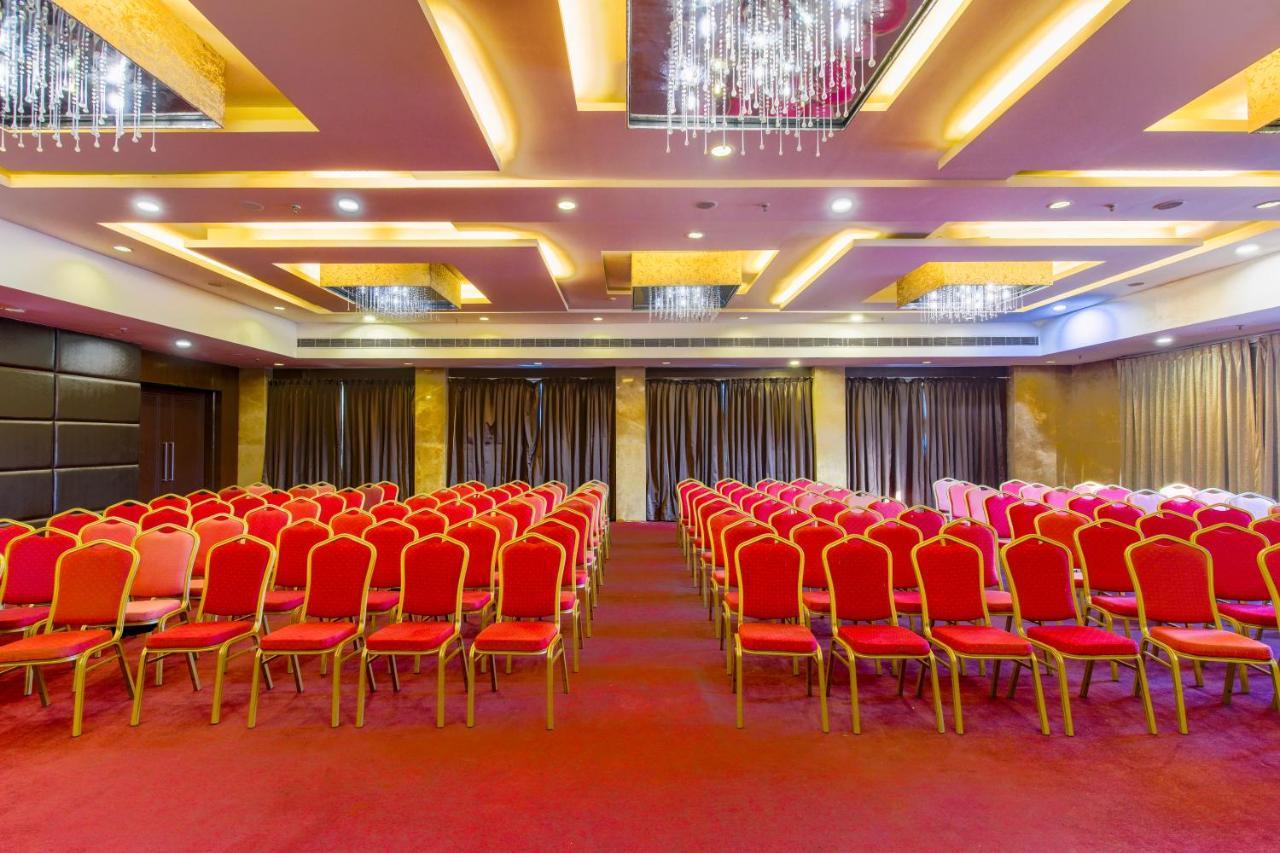 Hotel Gis Select Banjara Hill Hyderabad Exterior foto