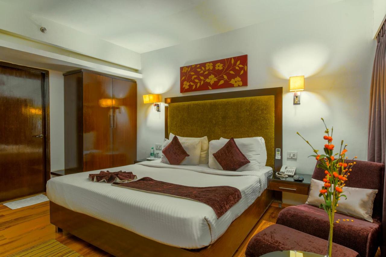 Hotel Gis Select Banjara Hill Hyderabad Exterior foto