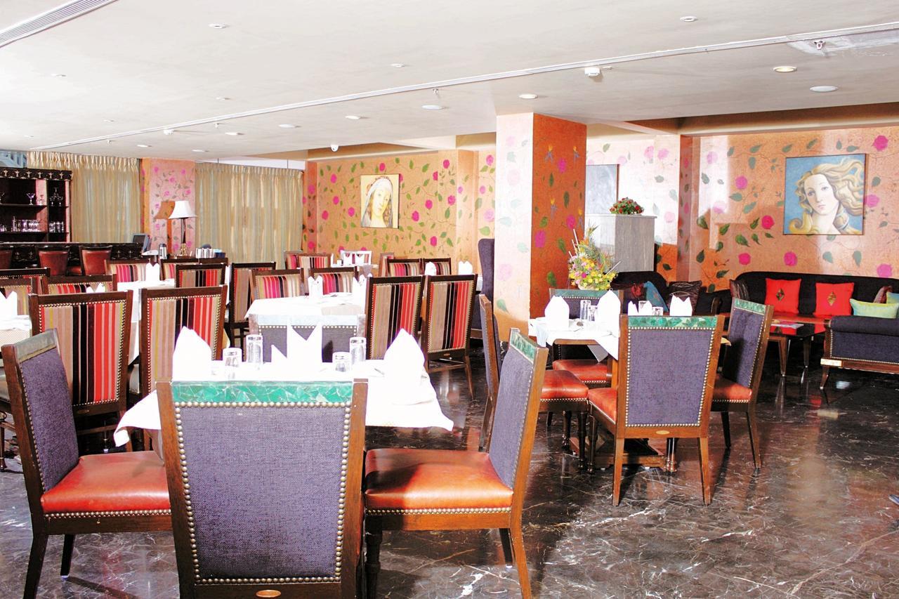 Hotel Gis Select Banjara Hill Hyderabad Exterior foto